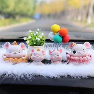 車載香水?dāng)[件車內(nèi)裝 飾品創(chuàng)意男女汽車上可愛老鼠年吉祥物搖頭高檔