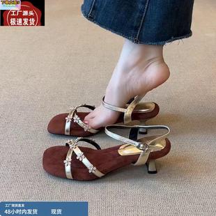 百搭氣質(zhì)高跟鞋 復(fù)古方頭水鉆花朵一字帶露趾涼鞋 氣質(zhì)法式 羊皮版
