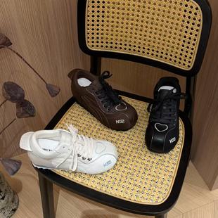 德訓(xùn)鞋 H55女鞋 桃樂(lè)絲與摩卡可可復(fù)古愛(ài)心內(nèi)增高圓頭刺繡保齡球鞋