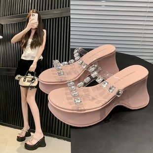 厚底坡跟一字拖仙女風增高羅馬涼鞋 女夏外穿2025新款 水鉆拖鞋 法式