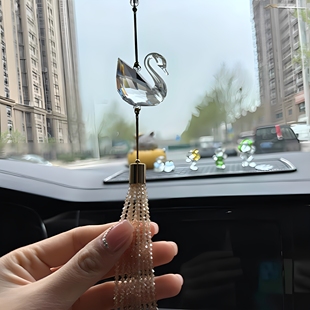 汽車掛件2025新款 高檔水晶天鵝掛件車載吊墜女生高級(jí)感車內(nèi)掛飾品
