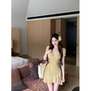 荷葉邊修身 連衣裙女夏季 短裙甜辣收腰a字裙子 黃色碎花v領(lǐng)短袖 法式