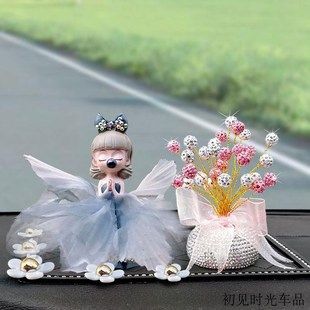 汽車內香水擺件可愛漂亮香薰車載鑲鉆飾品車上P裝 飾用品大全女神