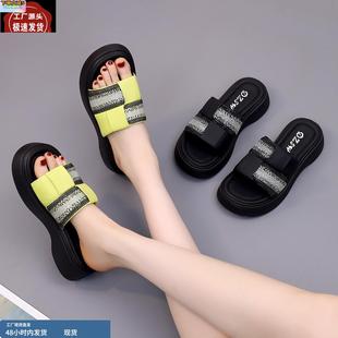 超火時尚 新款 水鉆海邊沙灘拖 女2025夏季 厚底增高外穿拼色一字拖鞋