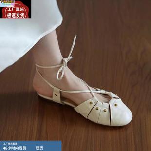 鏤空交叉綁帶圓頭度假風(fēng)羅馬涼鞋 鉚釘平底包頭涼鞋 女 法式 羊皮版