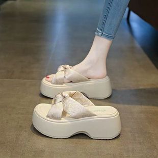 海邊配裙子一字拖休閑沙灘涼鞋 外穿2025新款 女夏季 絕美厚底涼拖鞋