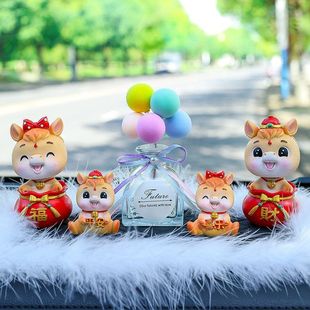 卡通搖頭國潮馬車載中控臺香薰擺件新款 飾用品 網(wǎng)紅可愛汽車內(nèi)飾裝