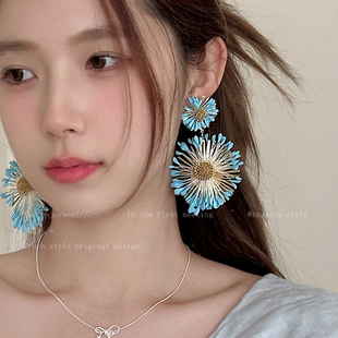 度假風(fēng)草編太陽花流蘇耳釘女夏日多巴胺海邊耳環(huán)2025超火夸張耳飾