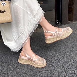 女圓頭2025夏厚底穆勒拖森女草編女鞋 坡跟包頭涼鞋 新款 大量現(xiàn)貨