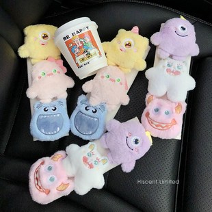 汽車(chē)安全帶護(hù)肩套保護(hù)套車(chē)內(nèi)卡z通可愛(ài)小怪獸玩偶車(chē)載公仔女士裝