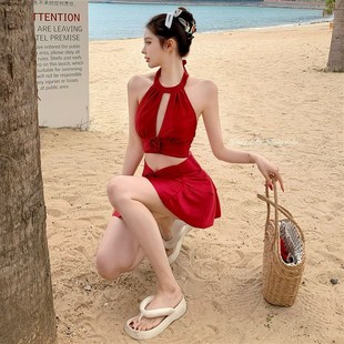 2025新款 泳衣女高級(jí)感絕美紅色保守顯白遮肉性感溫泉掛脖分體裙式