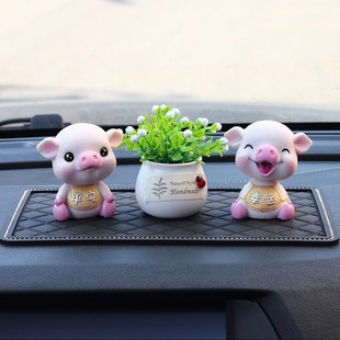 汽車裝 創(chuàng)意公仔可愛漂亮 飾用品車內(nèi)飾品搖頭小豬擺件車載擺件個性