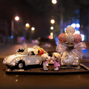 汽車內(nèi)裝 飾擺件車載香水女神高檔香薰淡香創(chuàng)意漂亮中控臺ins網(wǎng)紅