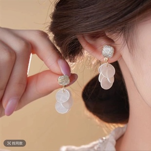 圓形貝殼流蘇耳環(huán)女時尚 百搭高級感耳釘輕奢氣質(zhì)顯臉瘦度假風(fēng)耳飾