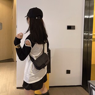 牛津布小圓包女斜挎l2024新款 簡約百搭胸包休閑單肩迷你超火小包
