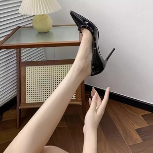 百搭漆皮單 百搭尖頭淺口細跟法式 氣質鉚釘黑色高i跟鞋 女2025新款