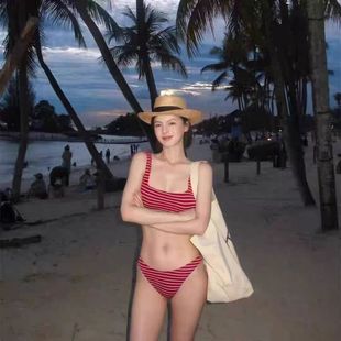 高級感分體純欲遮肚子比基尼泳裝 條紋寬肩帶方領泳衣女款 2025新款