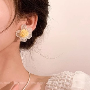黃布藝花朵耳釘女夏天甜美仙氣小眾獨特度假風海邊耳飾通勤百搭