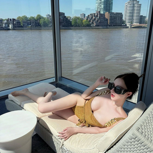 純欲風性感辣妹吊帶連體泳衣女夏海邊度假顯瘦沙灘高級感連體泳衣