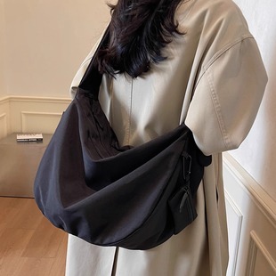 斜挎包女大容量2025新款 餃子包休閑包包女包單肩背包黑色女士挎包