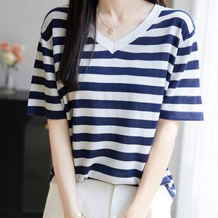 薄款 女2025夏季 洋氣減齡百搭透氣上衣 冰絲針織衫 V領(lǐng)藍(lán)白條紋短袖