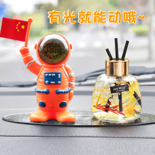 車載擺件太陽能宇航員手辦飾品太空人公仔玩偶汽車裝 飾品創意個性