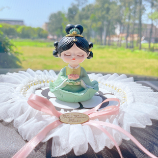 國(guó)風(fēng)佛系少女車(chē)載擺件好運(yùn)蓮蓮治愈車(chē)內(nèi)中控臺(tái)擺臺(tái)裝 飾汽車(chē)擺件