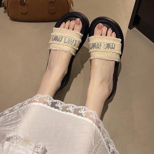 女 外穿高級感厚底拖鞋 網(wǎng)紅時尚 水鉆松糕一字沙灘涼拖夏2025年新款