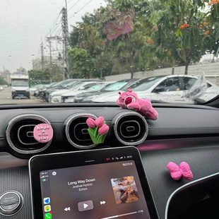 中控屏草莓熊玩偶奔馳車載懷擋裝 飾車載香薰內飾女幕趴趴汽車擺件