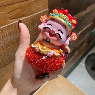 汽車創(chuàng)意紅鉆財神爺擺件輕奢個性 飾精致禮品 搖頭公仔車載中控臺裝