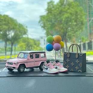 汽車擺件2023可愛模型中控臺個性 飾大全 創意網紅車載車內輕奢品裝