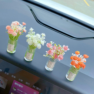 車載擺件網紅香薰玻璃瓶車內飾品創意2023新款 飾女生 汽車中控臺裝