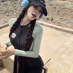 運動保守小胸聚攏防曬遮肉泳衣女連體裙式 顯瘦韓國泡溫泉度假泳裝