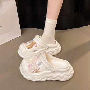 女夏外穿軟厚底防滑輕便舒適拖鞋 高顏值可愛(ài)元 氣蝴蝶結(jié)減齡洞洞鞋