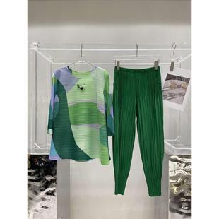 媽媽褶皺女套裝 2025春夏撞色清爽寬松兩件套顯瘦遮肉休閑大碼 時尚