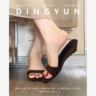 女 休閑中低坡跟涼鞋 丁允dingyun圓頭露趾一字拖懶人夏季 外穿新款