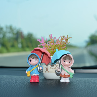 2025網(wǎng)紅可愛卡通打傘小女孩車載飾品擺件汽車內(nèi)中控臺窗邊裝 飾品