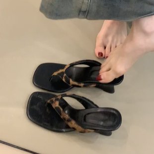 夾趾高跟涼拖鞋 復古氣質涼鞋 女外穿 厚底坡跟豹紋人字拖鞋 羊皮版