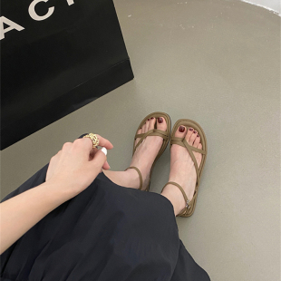 百搭夾趾仙女風(fēng)配裙子羅馬鞋 新款 女2025年夏季 銀色平底一字扣涼鞋