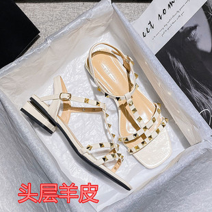 女鞋 羊皮鉚釘涼鞋 大碼 一字帶中跟時裝 一 女夏新款