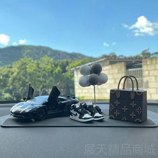 正品 2023汽車中控專用車載擺車內飾品創意女件網紅意創公仔車上裝