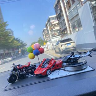 新款 飾旋轉太陽能飛機車載香薰擺件 車內飾品擺件高級感機車模型裝