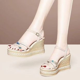 松糕超輕鞋 涼鞋 氣質(zhì)女增高女鞋 新款 子女 夏季 2025坡底跟單鞋 時(shí)尚