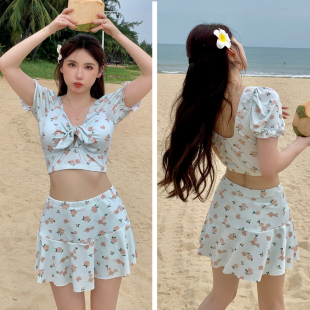 顯瘦ins森系小胸聚攏學(xué)生保守兩件套度假泳裝 泳衣女爆款 分體裙式