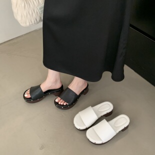沙灘涼鞋 2025夏季 新粗跟鉚釘夾趾ins小眾設(shè)計厚底涼拖女一字拖鞋
