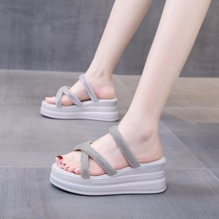 仙女風(fēng)沙灘一字拖 2025夏新款 水鉆厚底涼拖鞋 女外穿配裙子增高拖鞋