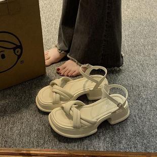 度假風小個子網紅一字沙灘鞋 新款 輕便松糕底 女外穿2025年夏季 涼鞋