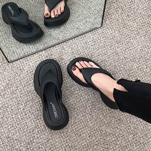 超火百搭沙灘涼拖鞋 外穿2025新款 女夏季 網(wǎng)紅黑色防滑厚底人字拖鞋