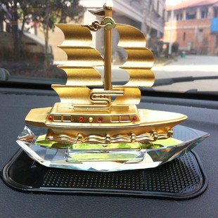 車載香水?dāng)[件一帆風(fēng)順?biāo)闼挪士?新品 水晶汽車擺件
