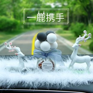 中控一網(wǎng)紅車內(nèi)飾品路汽車擺件創(chuàng)意個(gè)性 臺(tái)車載可愛高檔鹿男女平安